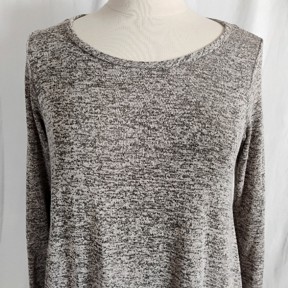 Women's French Atmosphere White & Grey Heathered Flowy Lightweight Knit Sweater - Picture 3 of 14